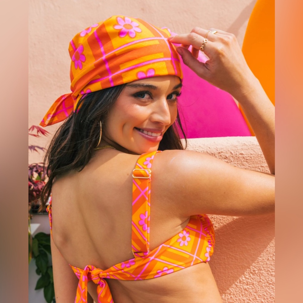 New Barbie x Mumu Groovy Babe Vibrant Orange and Pink Floral Headscarf - Picture 1 of 4